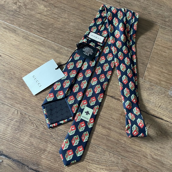 GUCCI-AUTHENTIC (NWT) Silk Tie - Picture 2 of 14